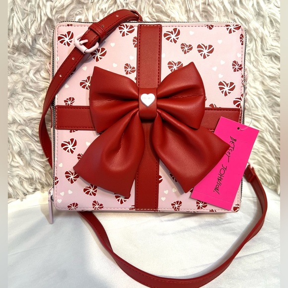 ❤️🎁 Betsey Johnson Present Gift Box Pink Candy Heart Crossbody Bag❤️🎁 NWT - Picture 6 of 11
